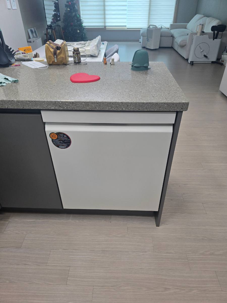 아산 식기세척기 철거 후 서랍장 복원 작업 전