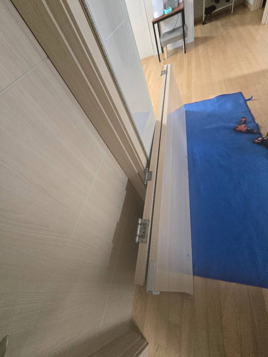 수원 호매실 화장실문 교체 작업 과정 2