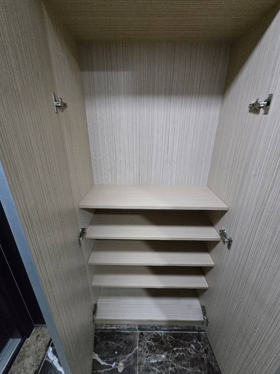 아산 신발장 리폼｜회전식 수납장 철거 후 고정 선반 제작 완료 모습 2