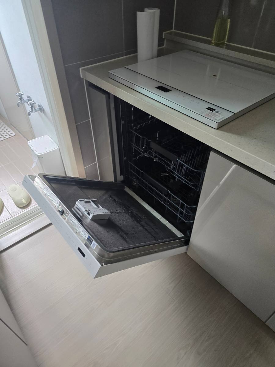 수원 호반베르디움 이사 전 식기세척기 철거 현장 사진