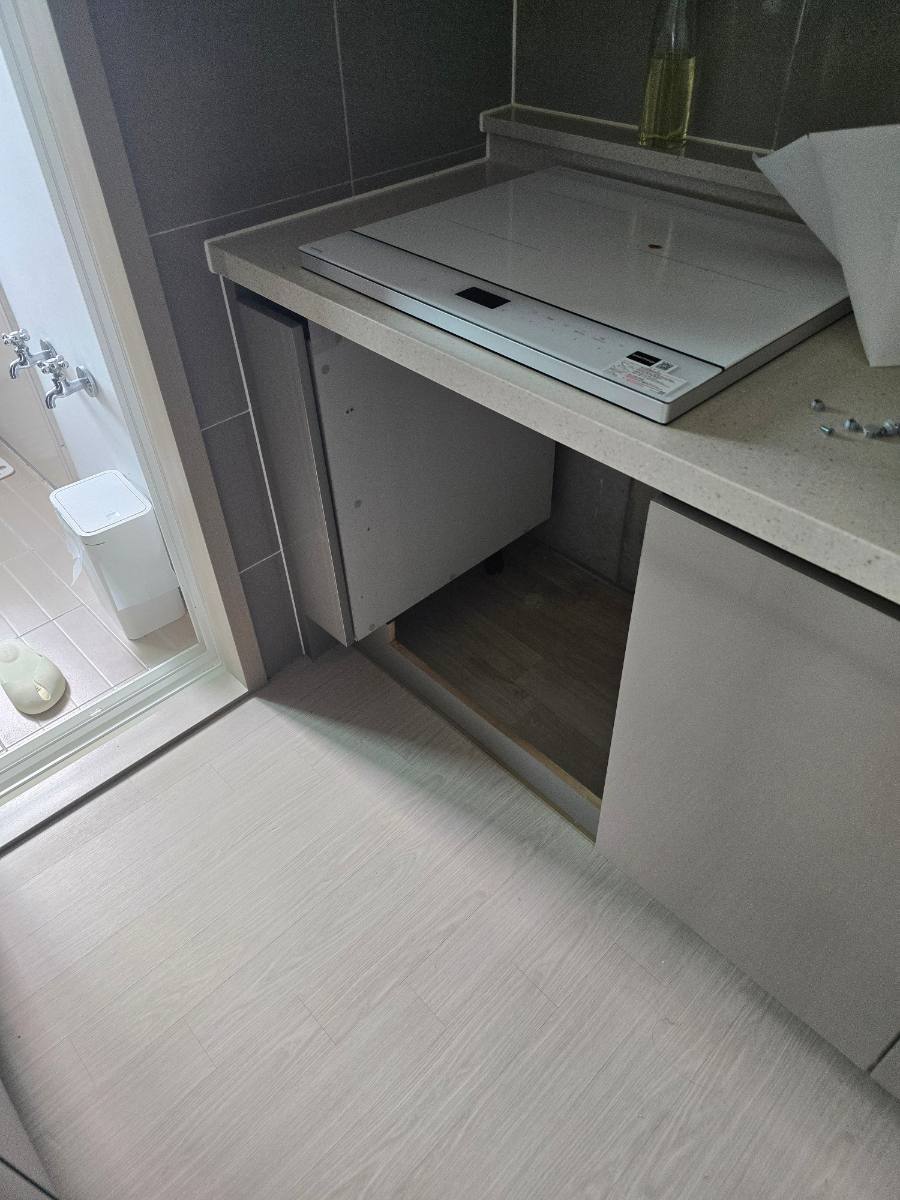 수원 호반베르디움 이사 전 식기세척기 철거 작업 과정 1
