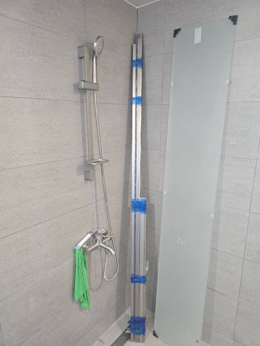 안성 샤워부스 설치|욕실 공간에 맞춰 새로 시공 현장 사진