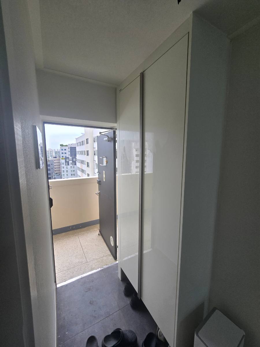 용인 신발장 오픈장 리폼｜현관 수납공간 깔끔하게 변경 작업 전