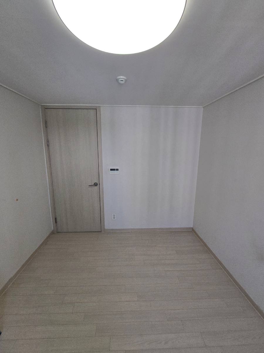 오산 작은방 붙박이장 맞춤 제작·설치 현장 사진