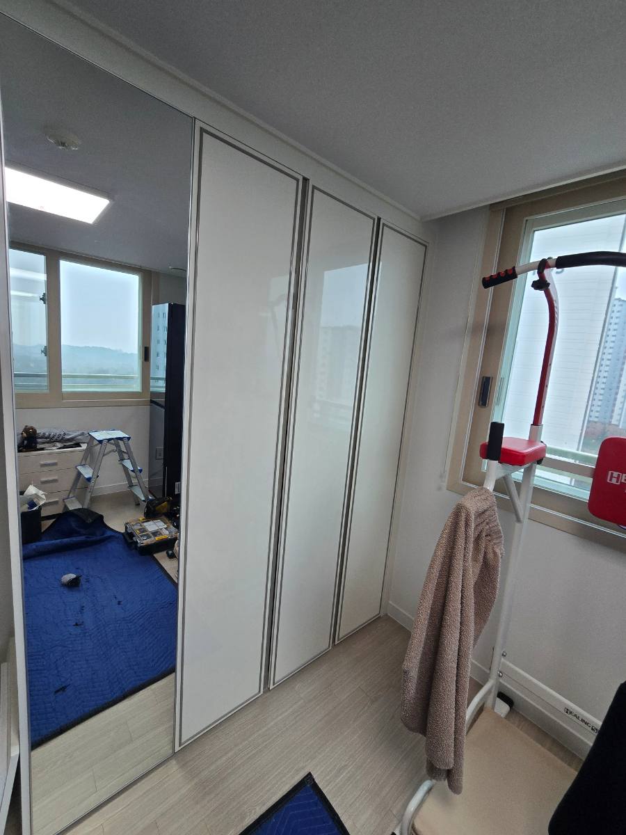 용인 붙박이장 문짝 교체|올드한 유광 도어를 민자형으로 현장 사진